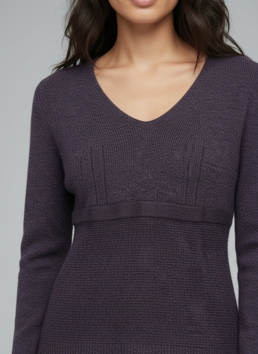 Detail shot of Fjólublá ullarpeysa (M/L)