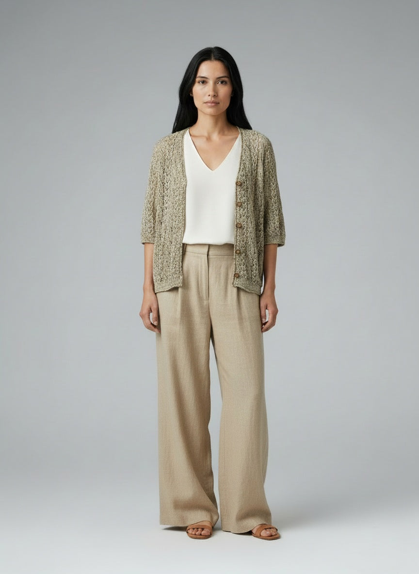 Full body view of the model wearing Vintage stuttermagolla (M)
