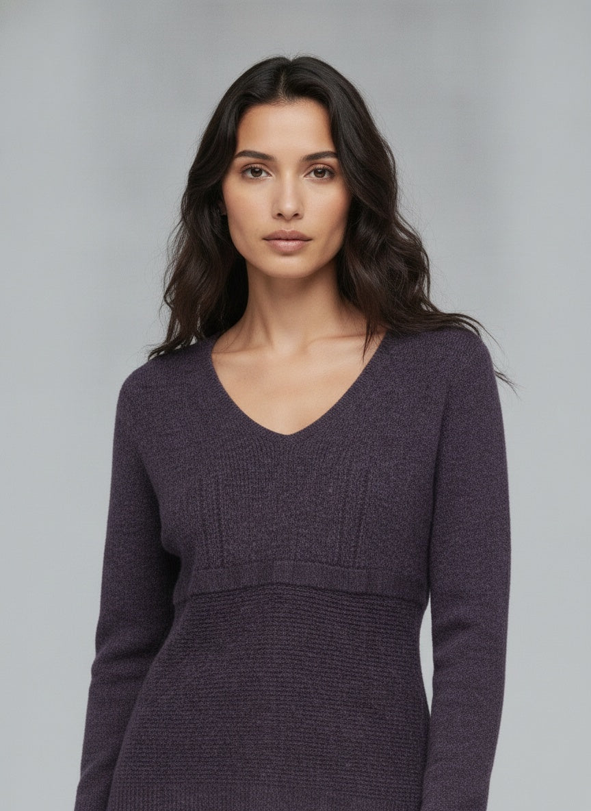 Close-up of the model wearing Fjólublá ullarpeysa (M/L)