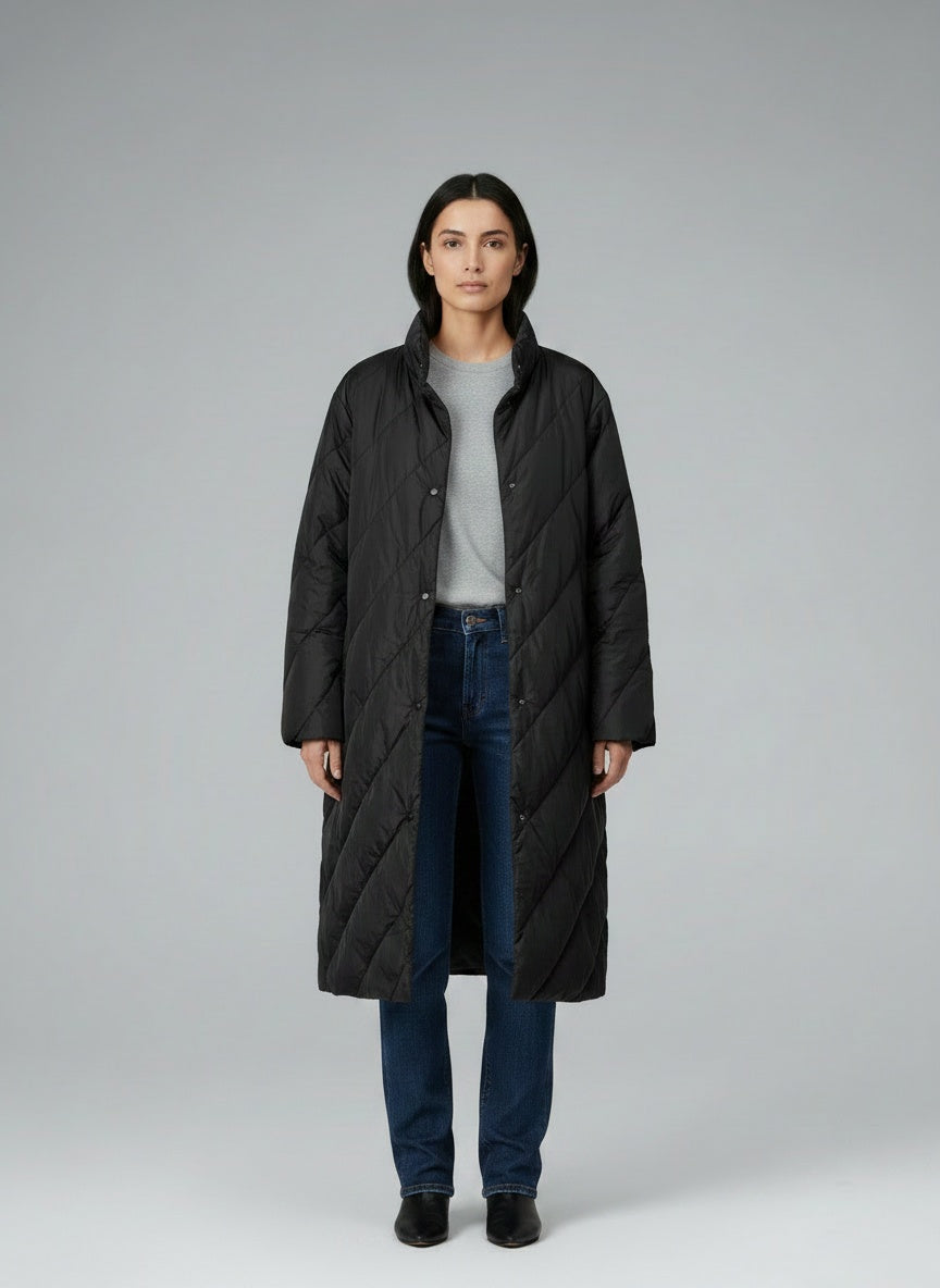 Full body view of the model wearing Sergio Tacchini dúnjakki (M)