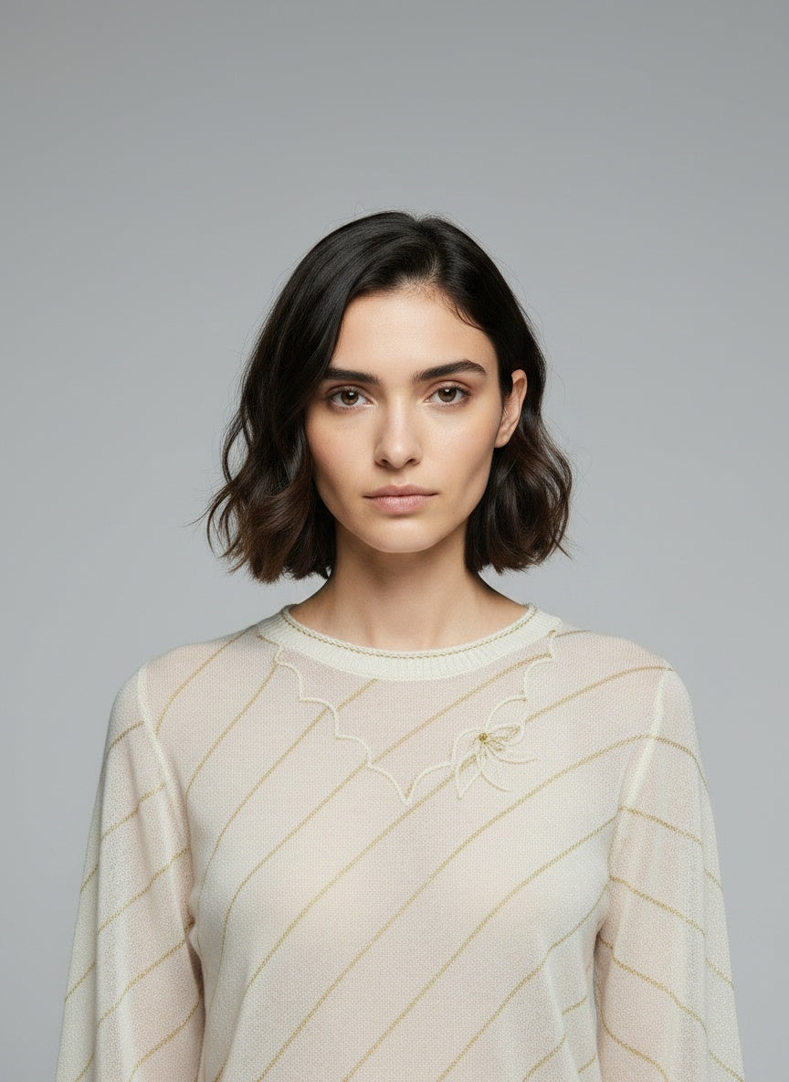 Close-up of the model wearing Þunn vintage peysa (S/M)