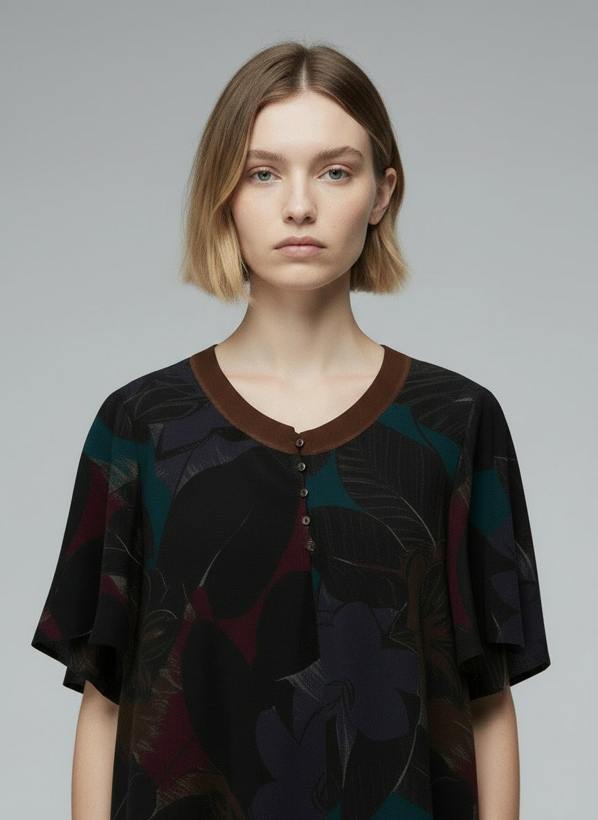 Close-up of the model wearing Vintage sett