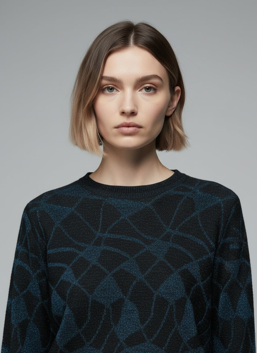 Close-up of the model wearing Vintage peysa (M)
