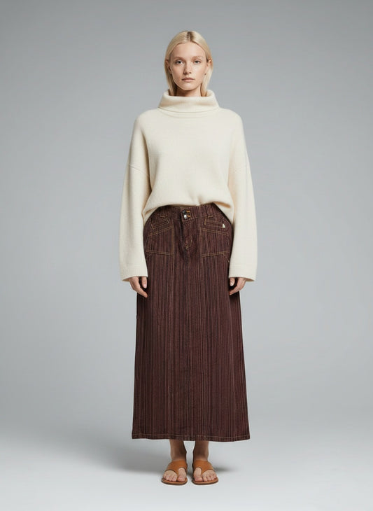Full body view of the model wearing Y2K gallapils (M/L)