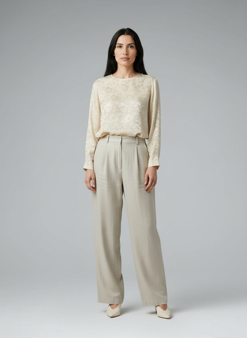 Full body view of the model wearing Vintage silkiblússa (L)