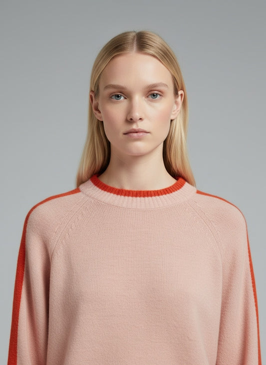 Close-up of the model wearing Oversized peysa (XL-XXL)
