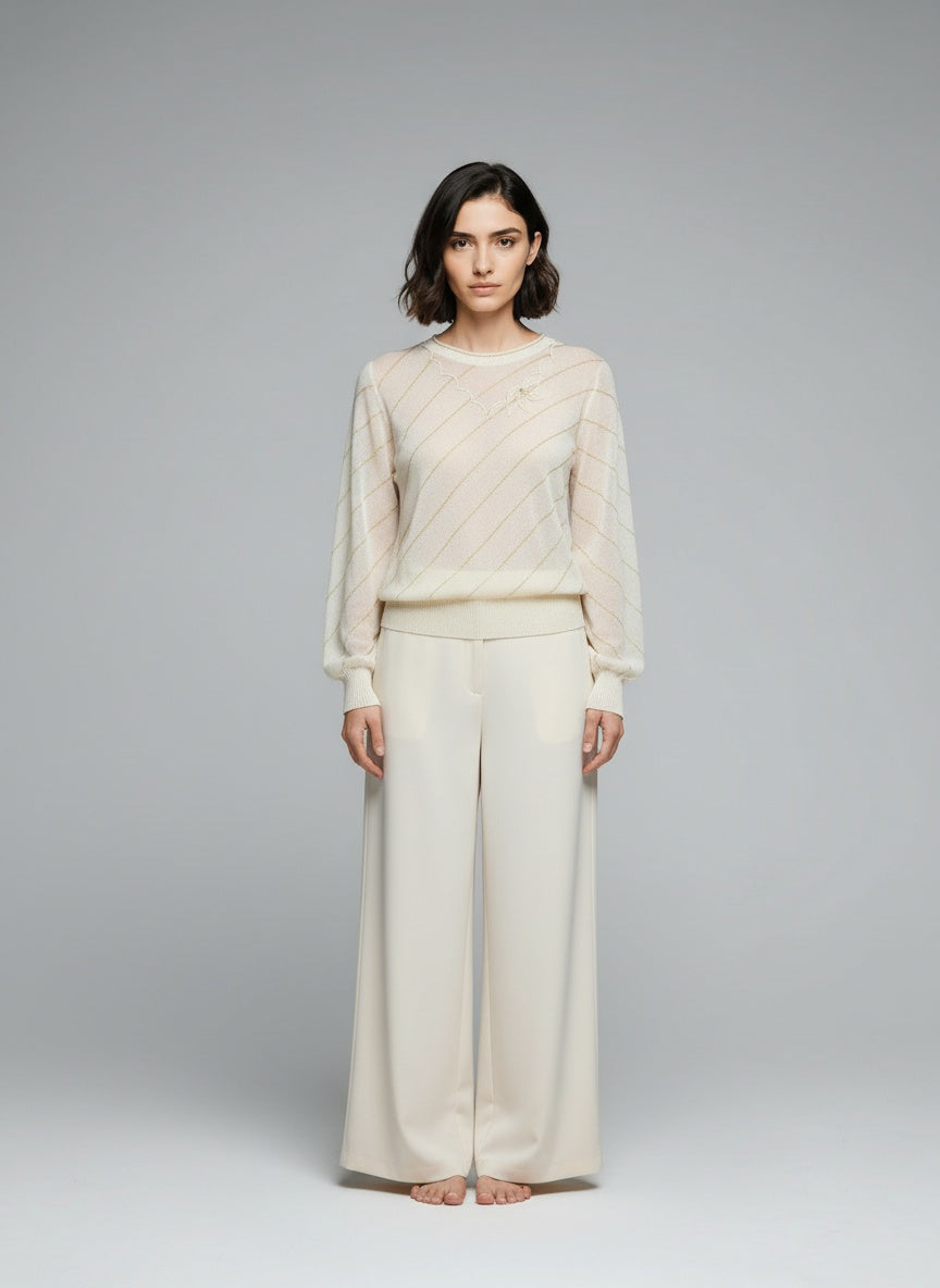 Full body view of the model wearing Þunn vintage peysa (S/M)