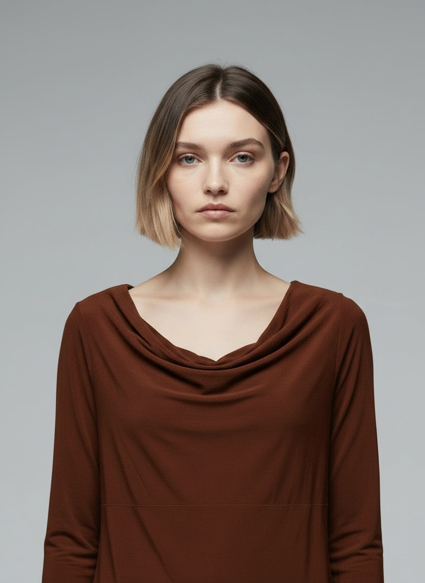 Close-up of the model wearing Y2K toppur (M)