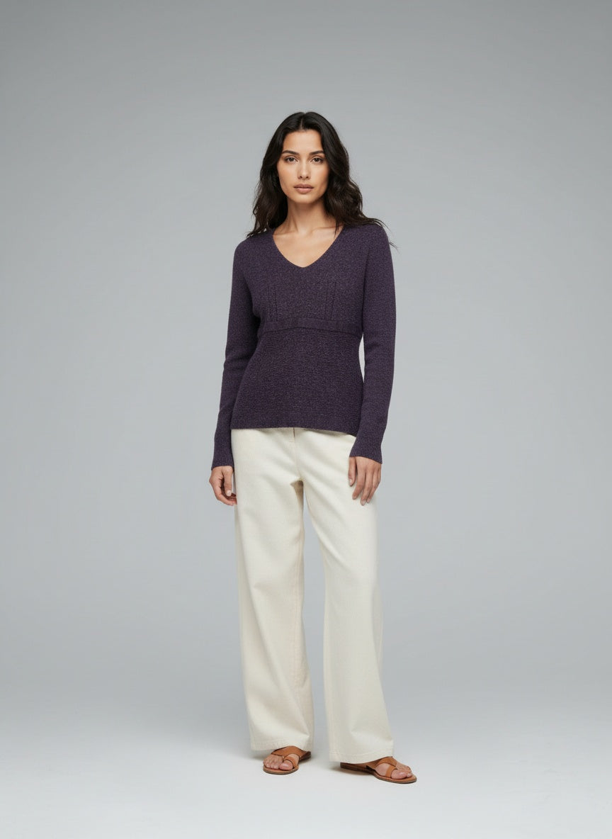 Full body view of the model wearing Fjólublá ullarpeysa (M/L)