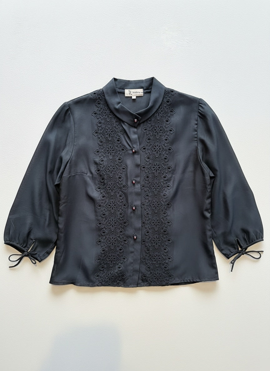 Svöört vintage blússa með blúndu (S)