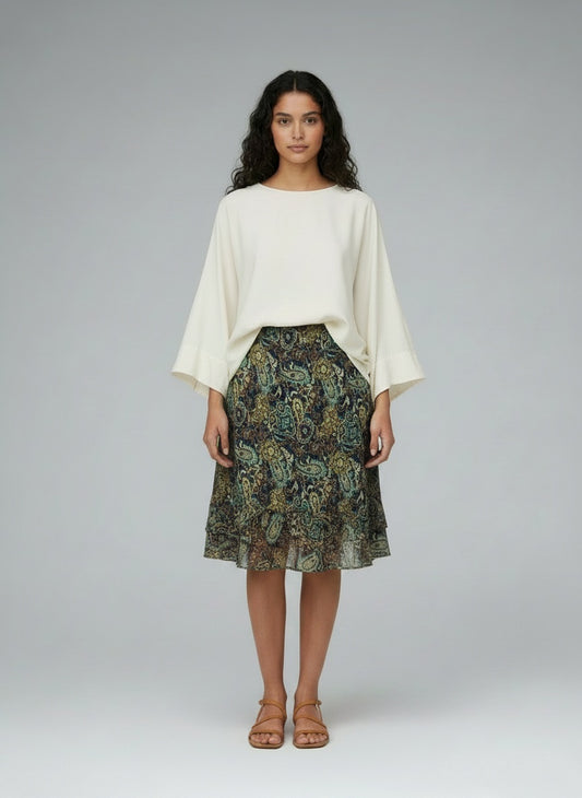 Full body view of the model wearing Vintage midi pils (L)
